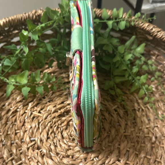 ✳️Vera Bradley Tutti Frutti Turn
Lock Wallet Mint Green Multicolor Paisley - Picture 12 of 16